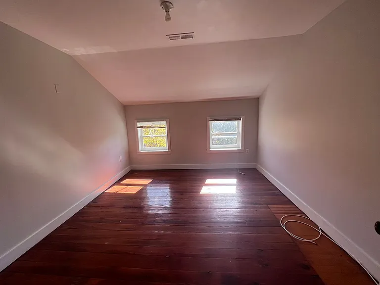 2104 Bank St — Photo 27
