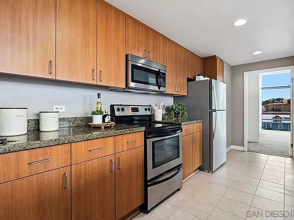 3rd image of 607 Park Blvd #607