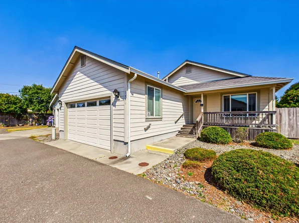 1938 Elmwood Pl, McKinleyville, CA 95519
