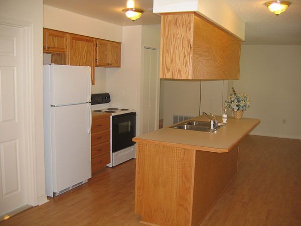 2nd image of 639 David St