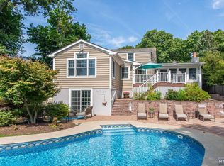 76 Hill St, Midland Park, NJ 07432