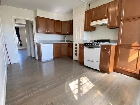 253 Hanover St APT 3, Boston, MA 02113