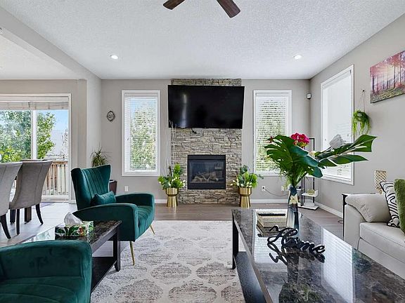 5th image of 212 N Lakepointe Dr