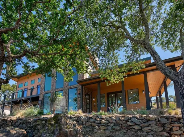 3935 Skyfarm Drive, Santa Rosa, CA 95403