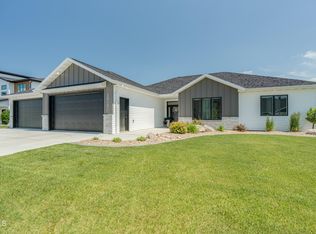 2919 Peach Tree Dr, Bismarck, ND 58504