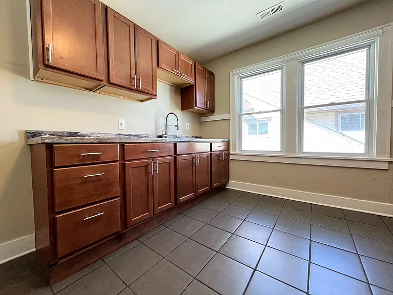 501 Plymouth Ave — Photo 5