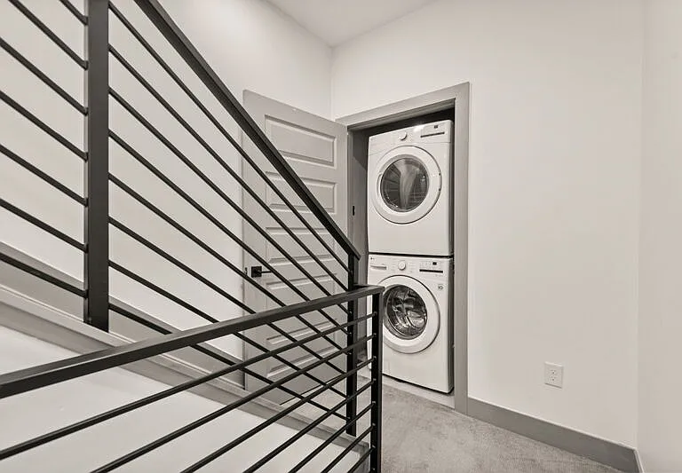 1573 N King St — Photo 15