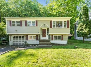 34 Brookwood Dr, Stanhope, NJ