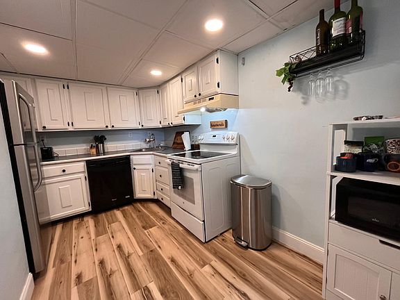3rd image of 3513 Forest Ln #3513