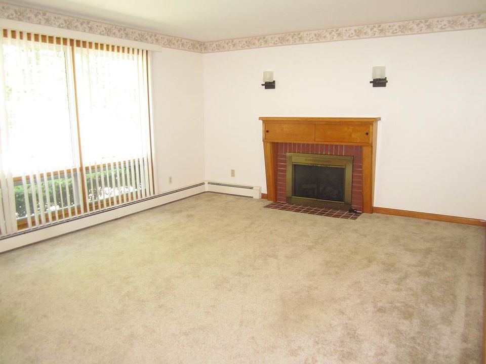 41 Prunier St, Whitinsville, MA 01588 Zillow