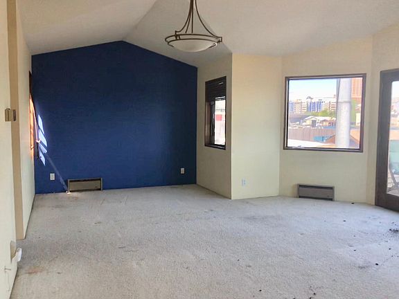 2nd image of 3118 Portage Bay Pl E