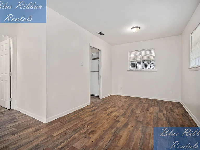 2712 Moot Ave — Photo 9