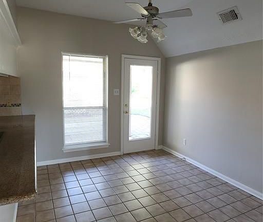 5th image of 2815 Green Fields Dr