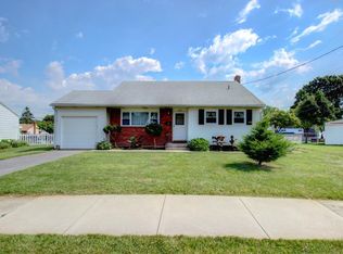 2122 Vista Dr, Bethlehem, PA 18018