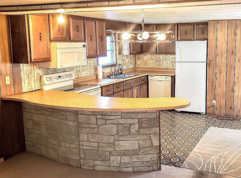spacious kitchen 