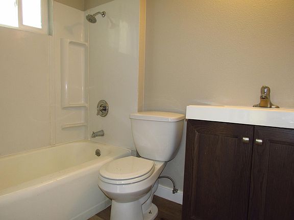 5th image of 583 Casselman St #1/4
