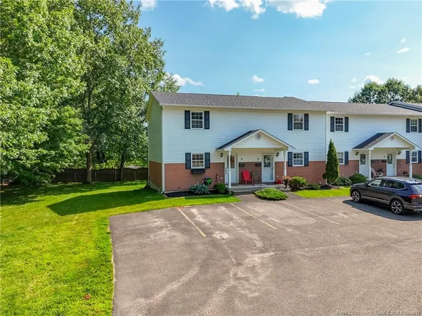 175 Riverside Dr #9, Fredericton, NB E3A 6R1