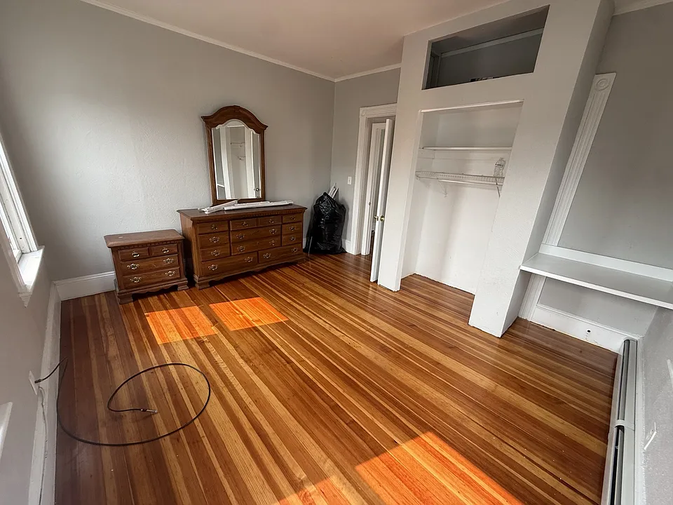 39 Hodges Ave #2F