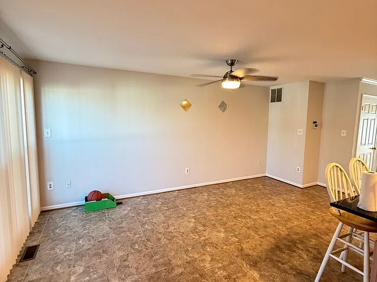 2740 Winston Ct — Photo 9