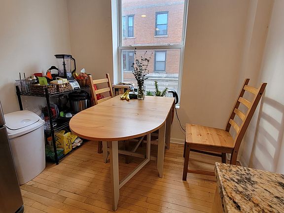 4th image of 569 W Arlington Pl #2