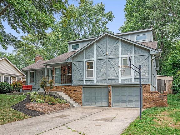 3rd image of 905 NW Timber Oak Dr