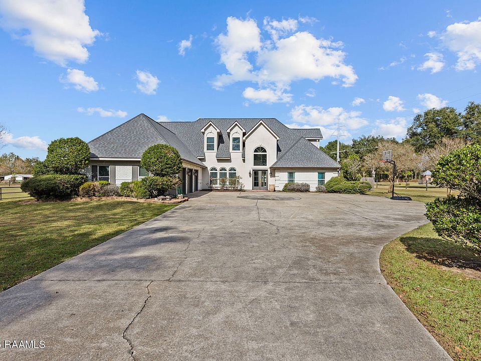 1st image of 206 Woodrich Ln