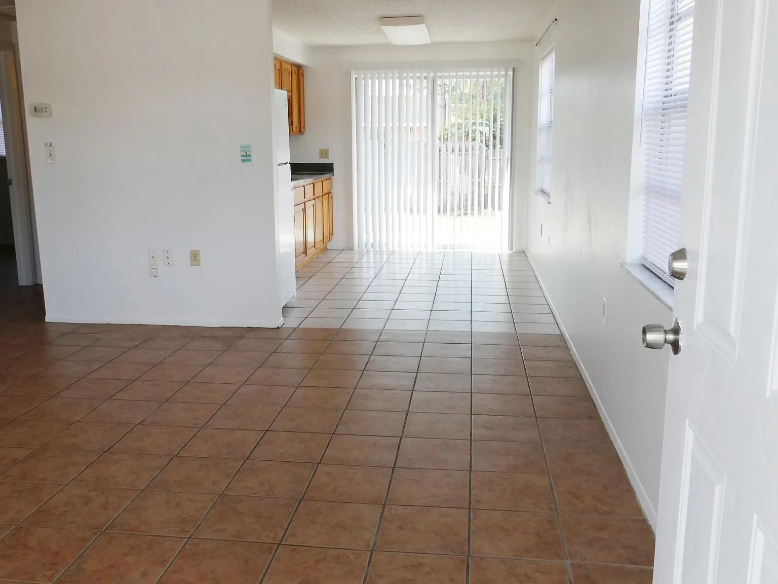 6825 Jackson St — Photo 2