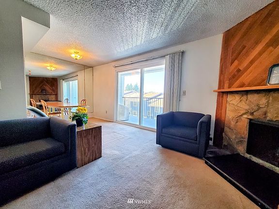 Living Room/Dining/Patio