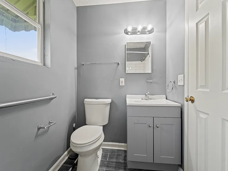 1141 Jessie St — Photo 10