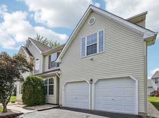 5 Sunshine Ct, Newark, DE 19702