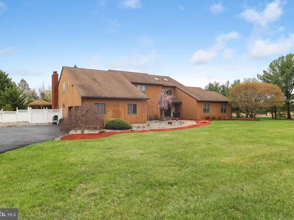 700 Cox Rd, Moorestown, NJ 08057