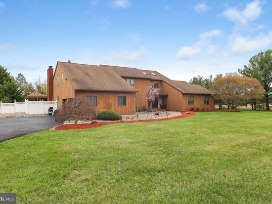 700 Cox Rd, Moorestown, NJ 08057
