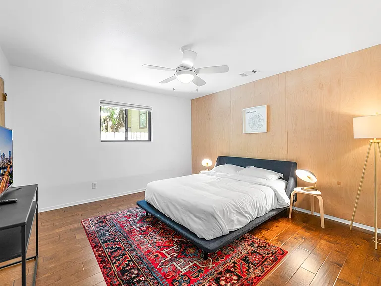 Oak Knoll Dr — Photo 7