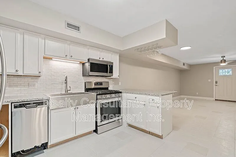 3 bed, 2.0 bath, 1323 sqft, $1,395 — Photo 4