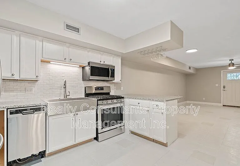 604 E Iredell Ave #5 — Photo 4