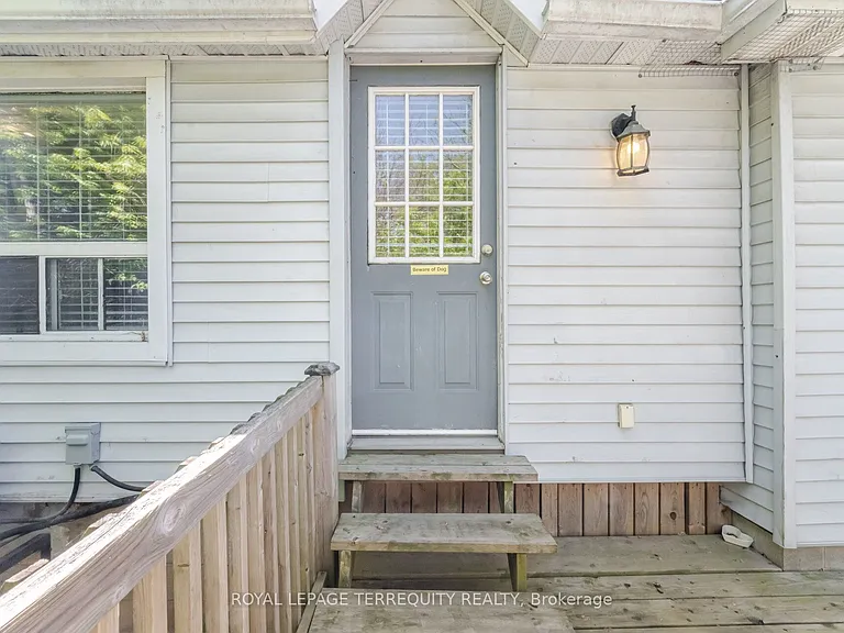 16 Royal Ave — Photo 14