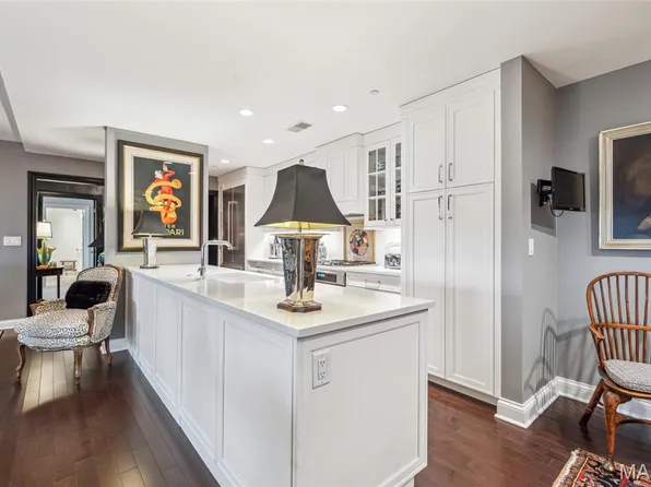 232 N Kingshighway Blvd APT 906, Saint Louis, MO 63108