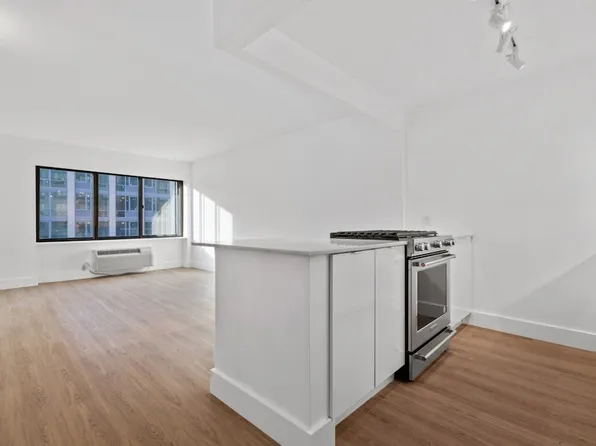 160 West 24th Street image 1 of 9