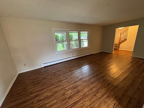 3rd image of 5115 Louden Dr