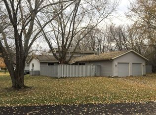 1040 Carmel Ct, Shoreview, MN 55126