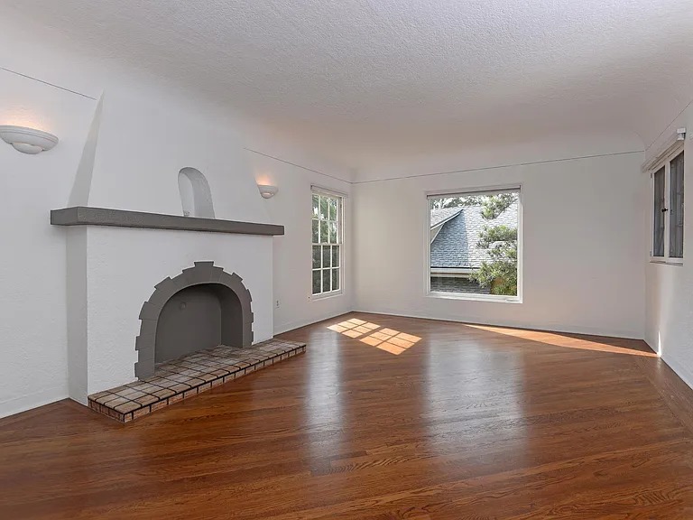 3759 7th Ave — Photo 2