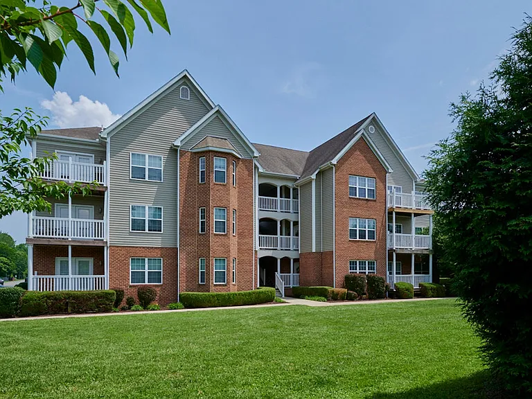 Waterford Village Apartments — Photo 15