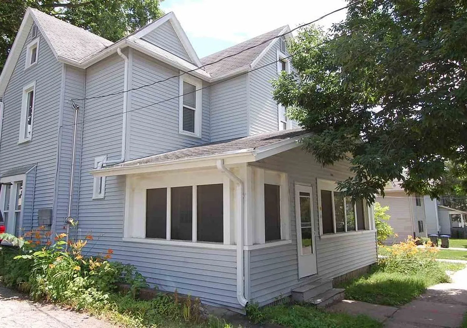 Remodeled 4-Bedroom Home Near Downtown with Yard & Garage — Photo 1