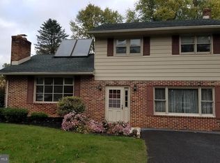 6 Shirley Ln, Boiling Springs, PA 17007