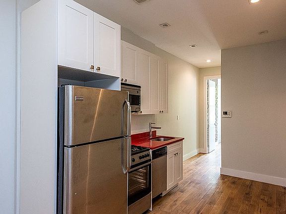 3rd image of 1346 Hancock St #2B