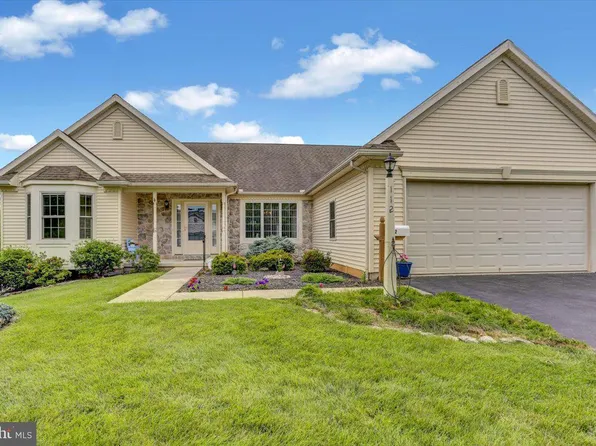 112 Copper Beech Ln, Womelsdorf, PA 19567