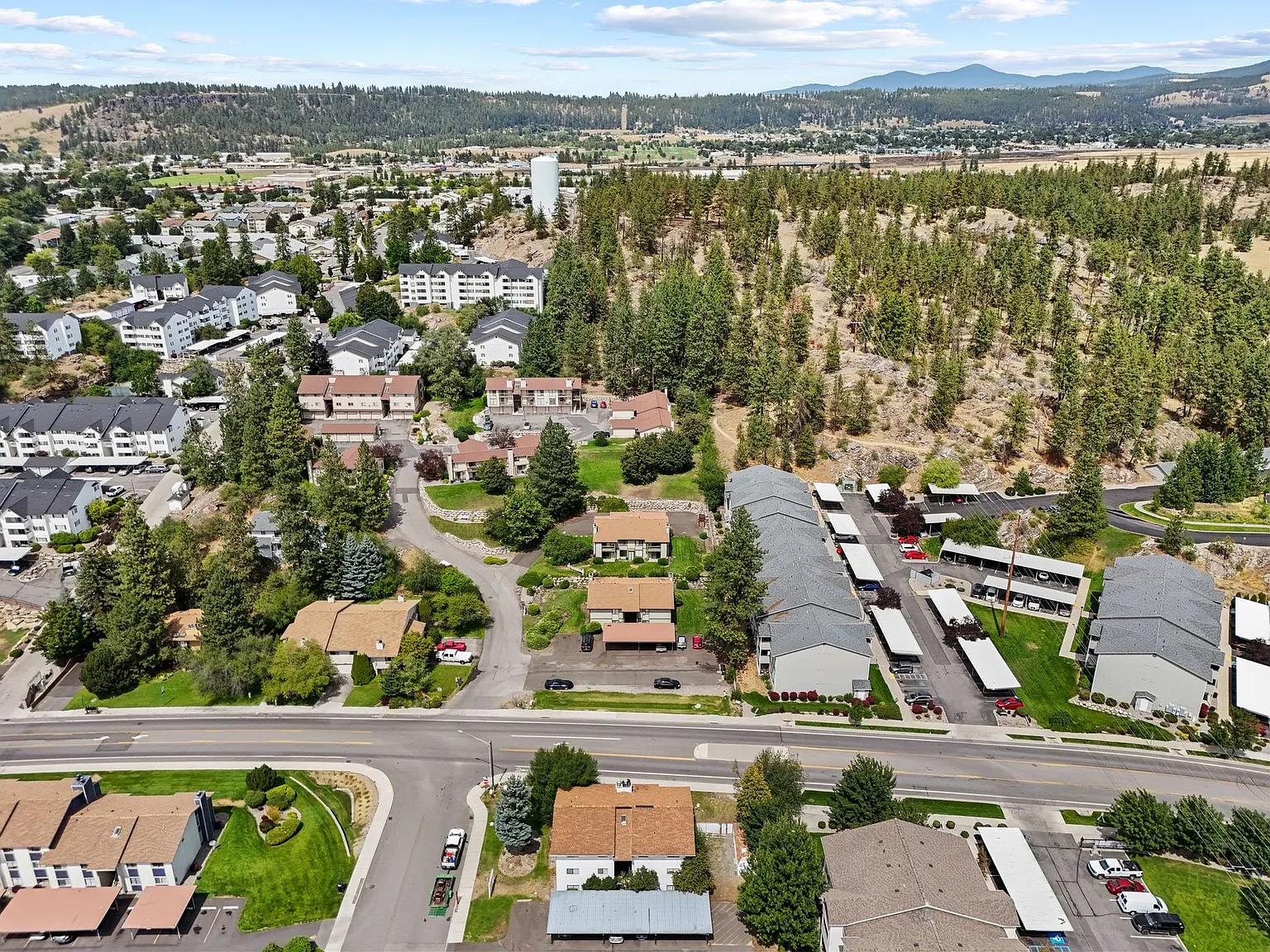 Ironwood Court Apartments — Photo 2
