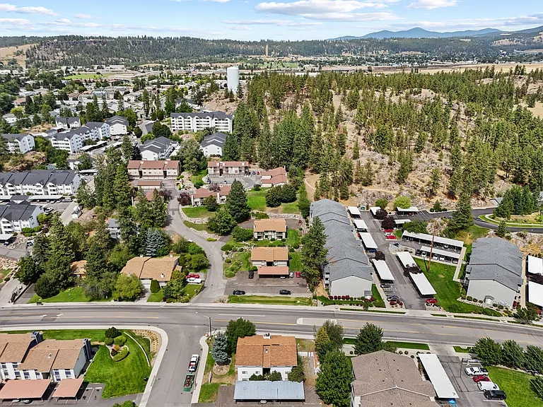 Ironwood Court Apartments — Photo 2