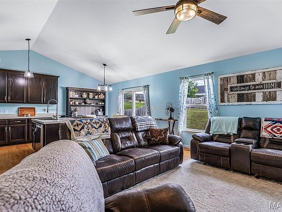 5th image of 1627 Saint Charles Dr