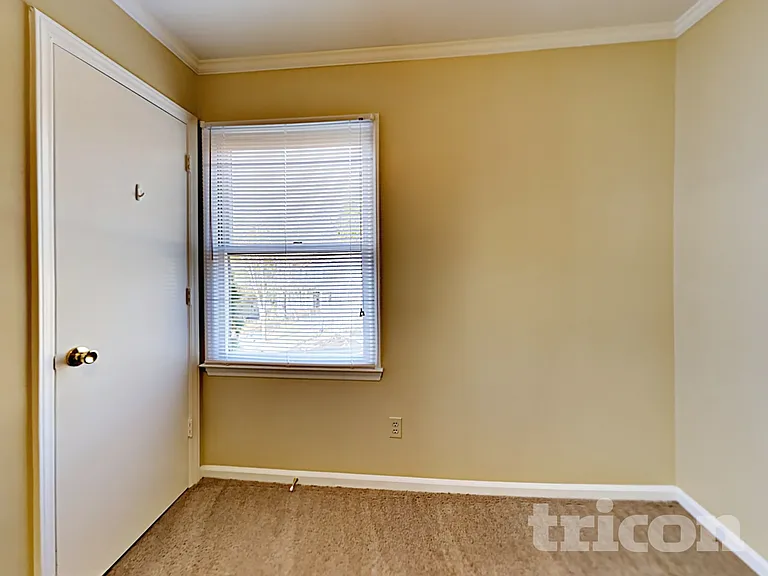 2820 Royal Ridge Ln — Photo 11